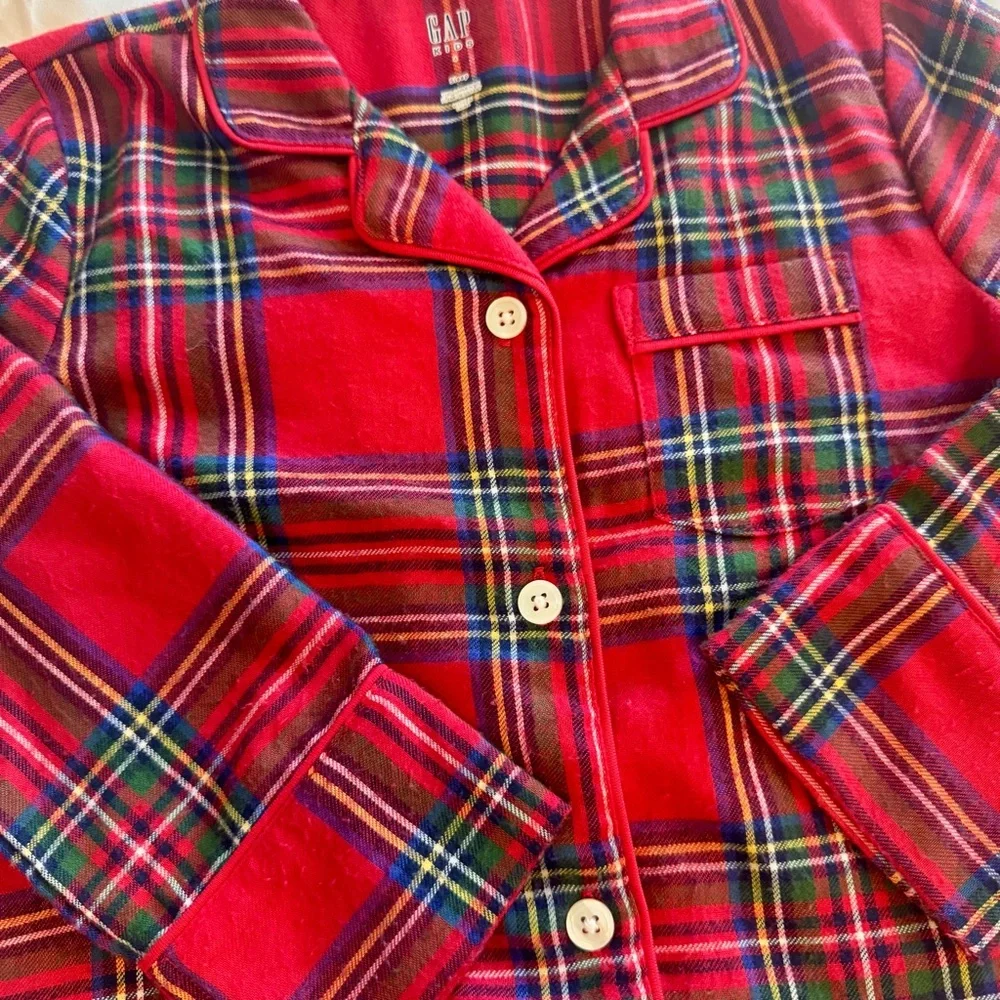Gap Kids Christmas Plaid Button-Up Nightgown. Size 4 - Picture 2 of 7